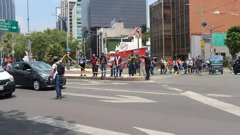 Bloquea la CNTE Reforma e Insurgentes
